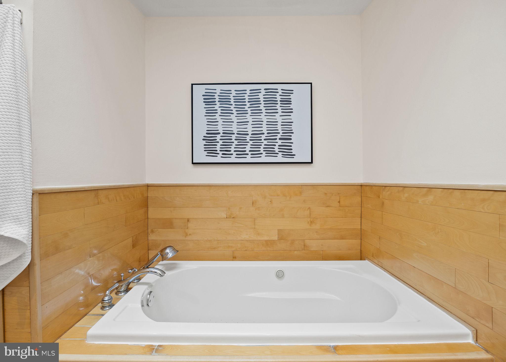 526 S LECOUNT STREET