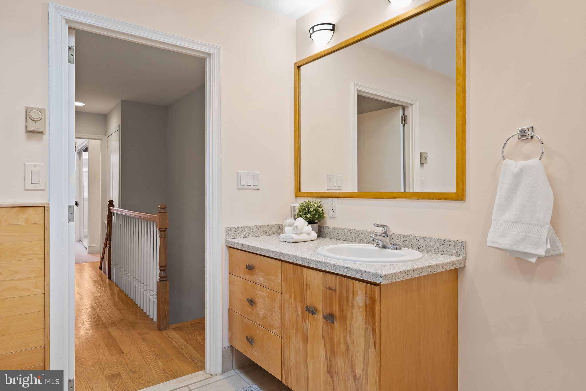 526 S LECOUNT STREET