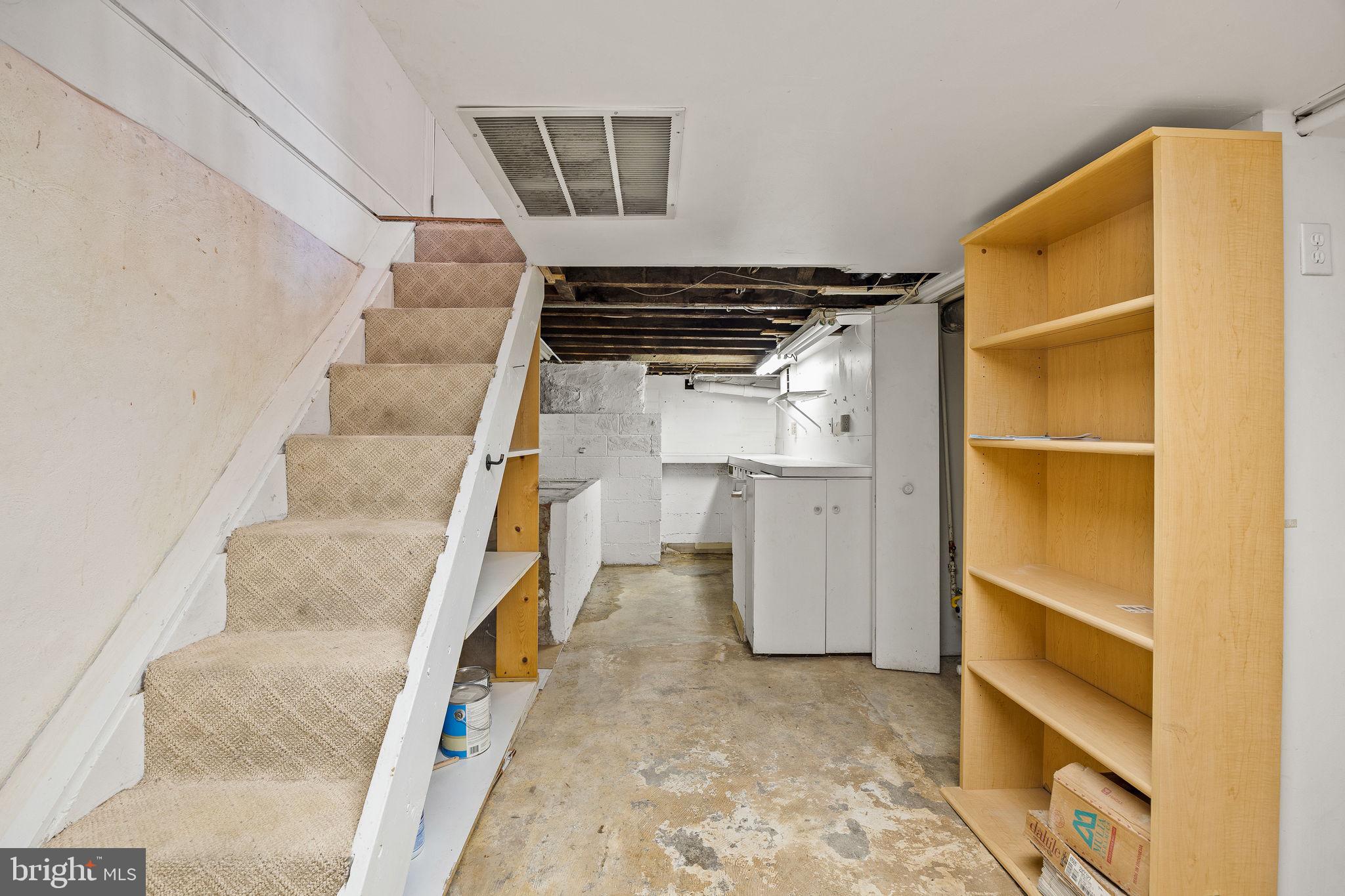 526 S LECOUNT STREET