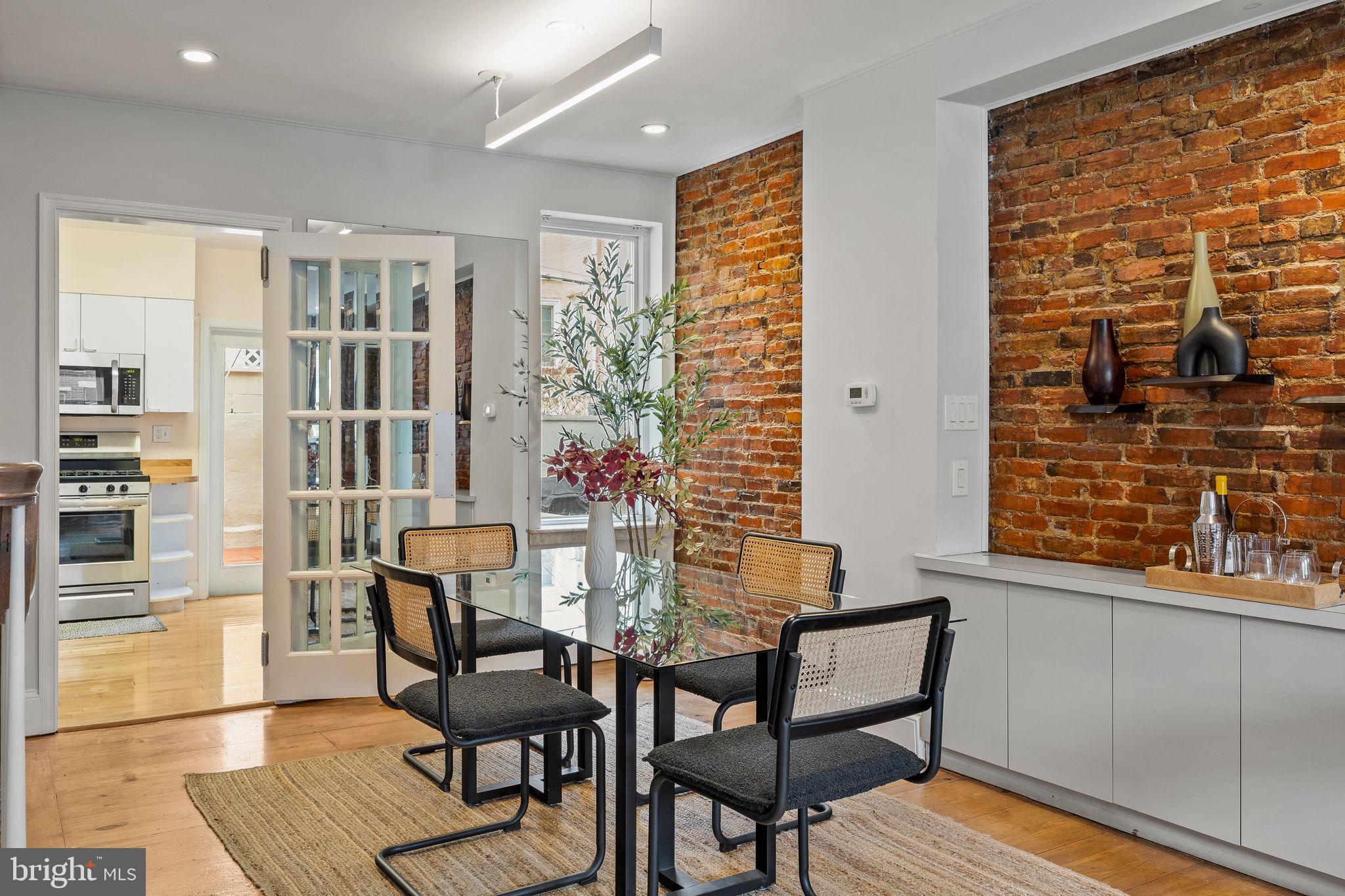 526 S LECOUNT STREET