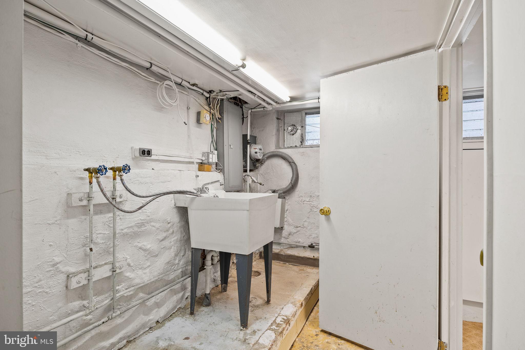 526 S LECOUNT STREET