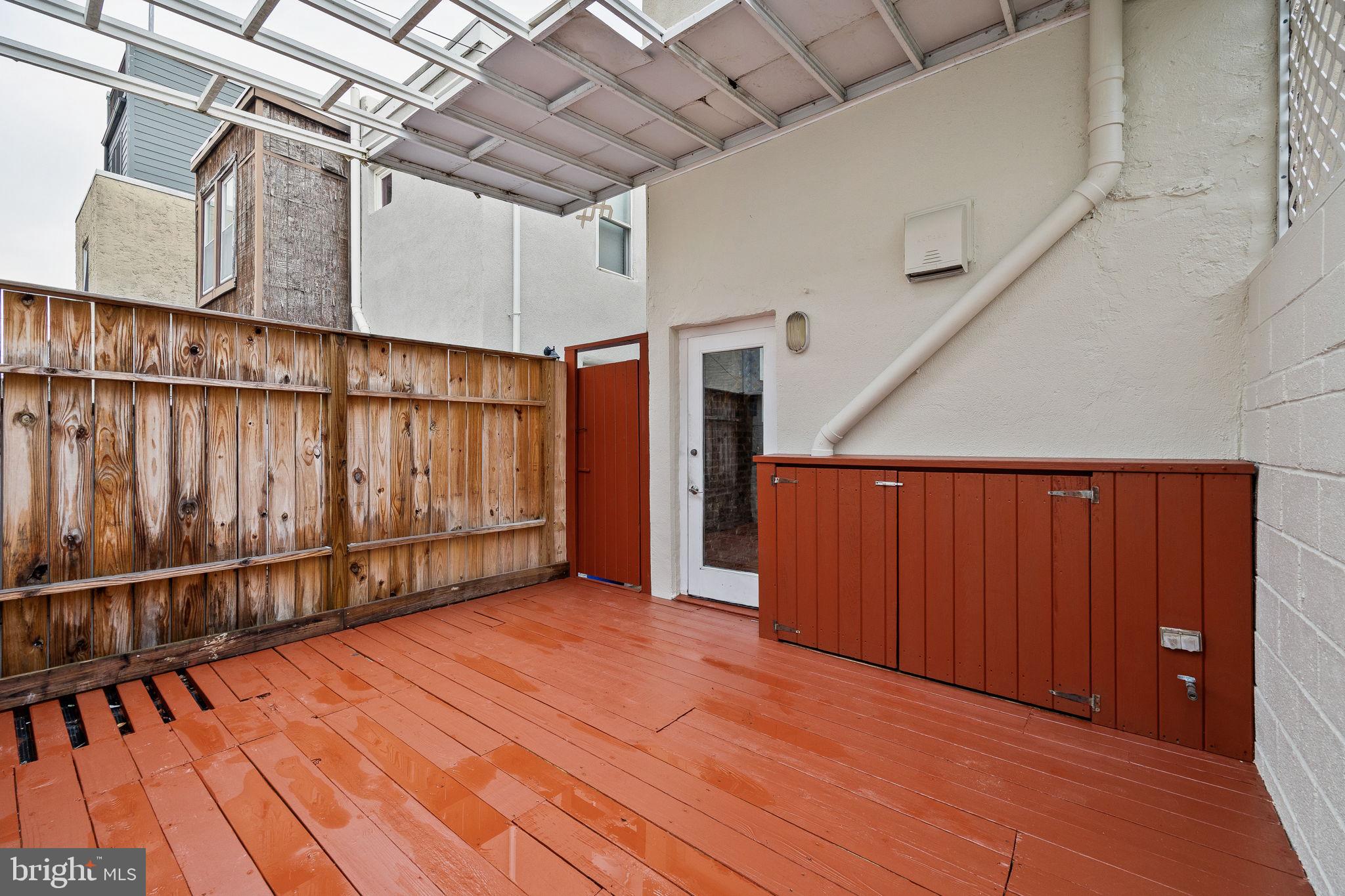 526 S LECOUNT STREET