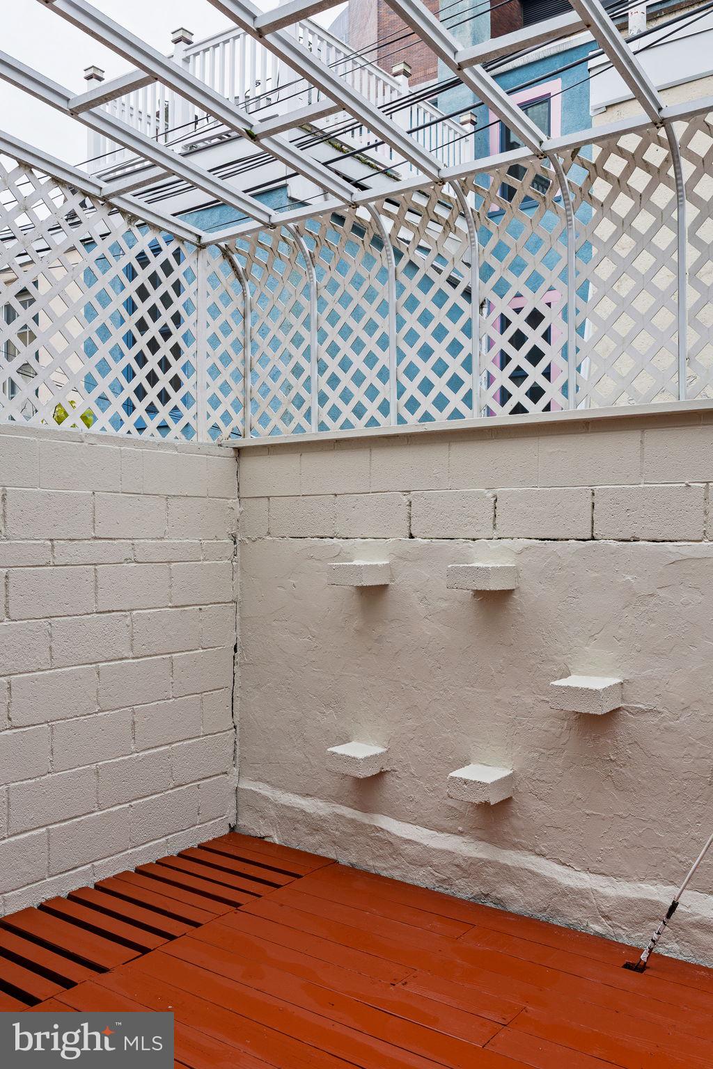 526 S LECOUNT STREET