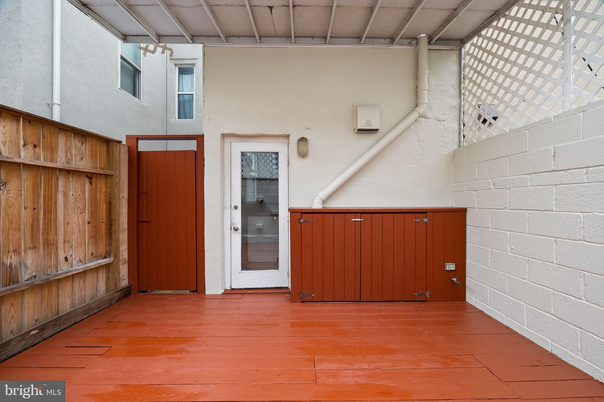 526 S LECOUNT STREET