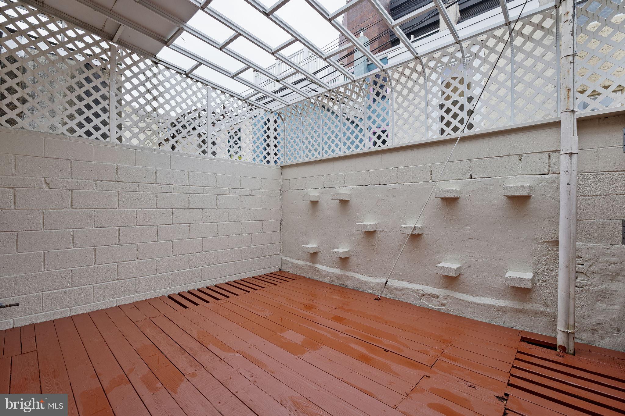 526 S LECOUNT STREET