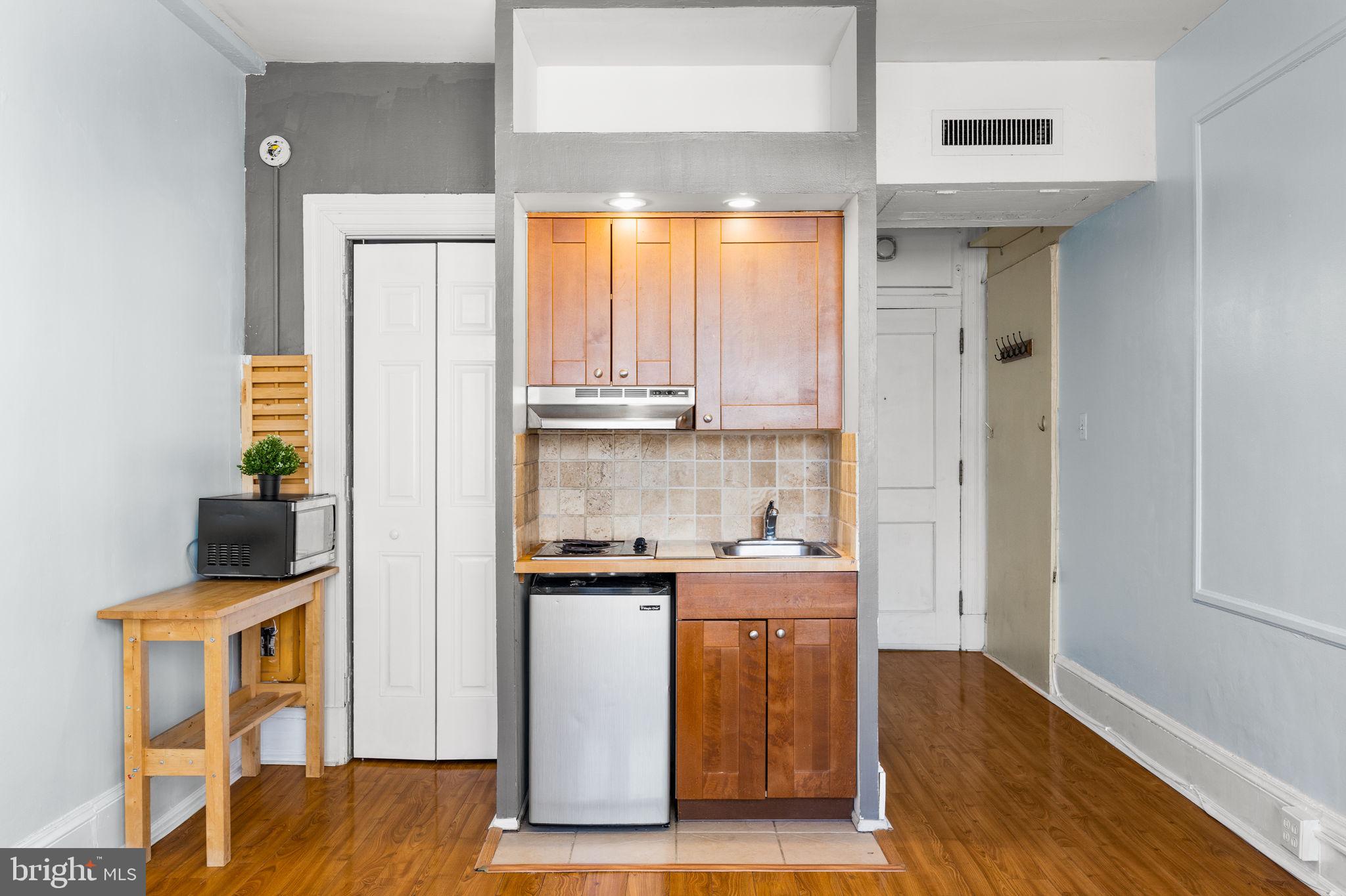 1324 LOCUST STREET 807