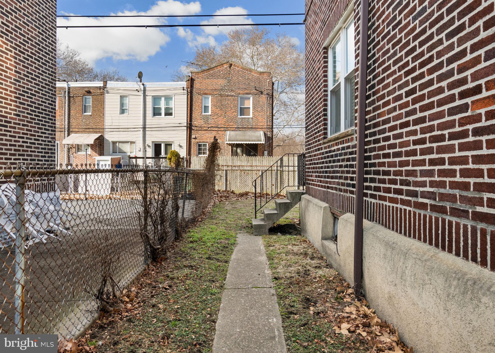 2712 S ISEMINGER STREET