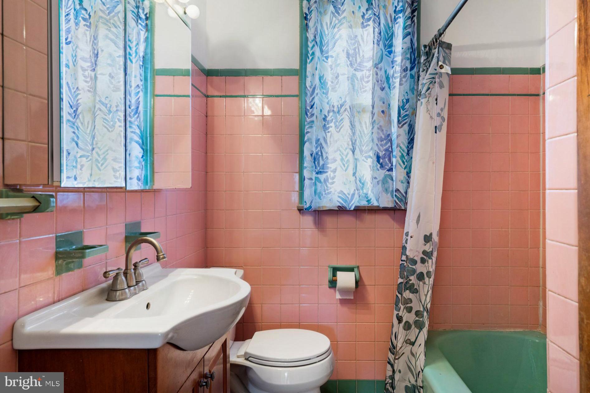 2712 S ISEMINGER STREET