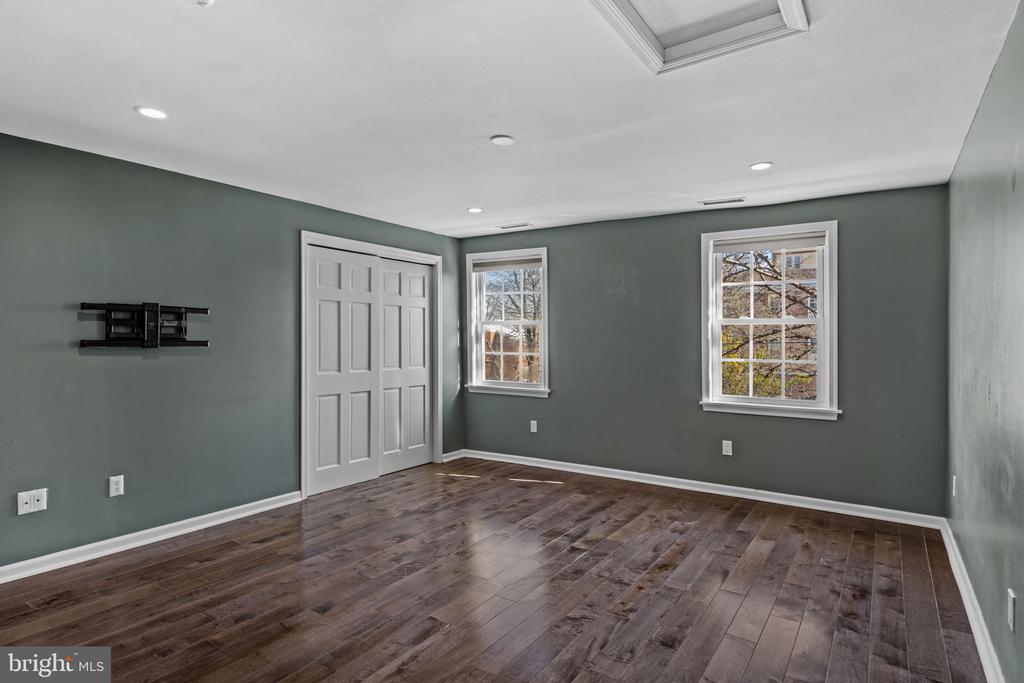 828 S 5TH STREET