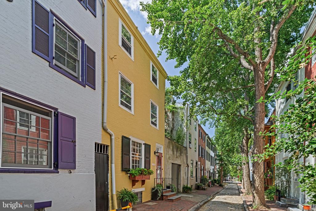 2410 PANAMA STREET