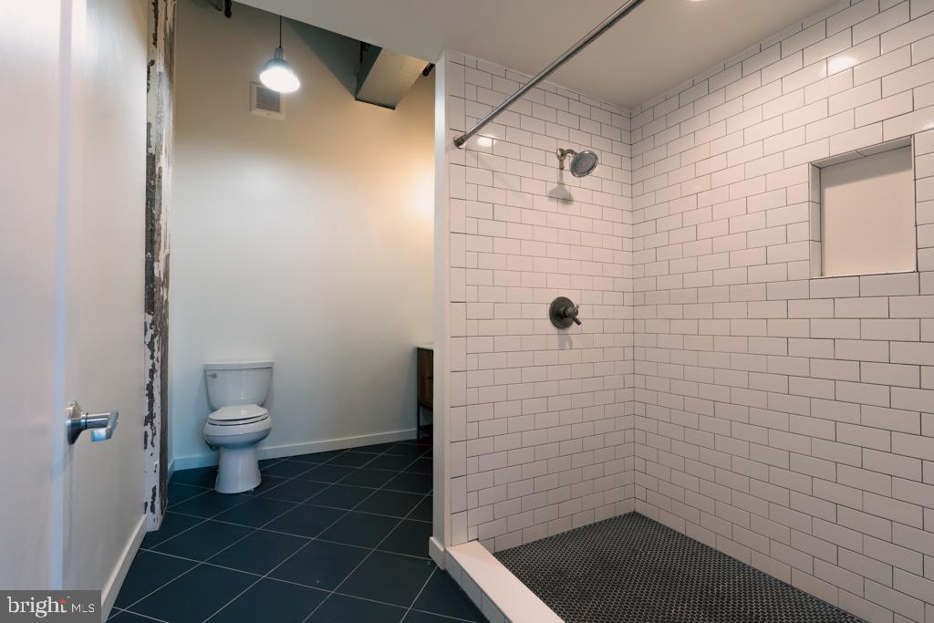 2042 AMBER STREET 46 101