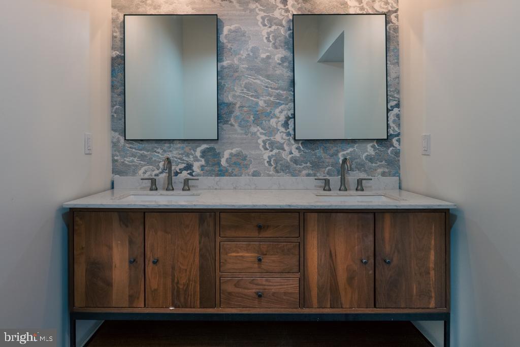 2042 AMBER STREET 46 101