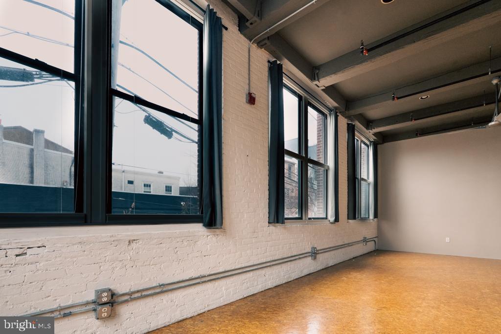 2042 AMBER STREET 46 101