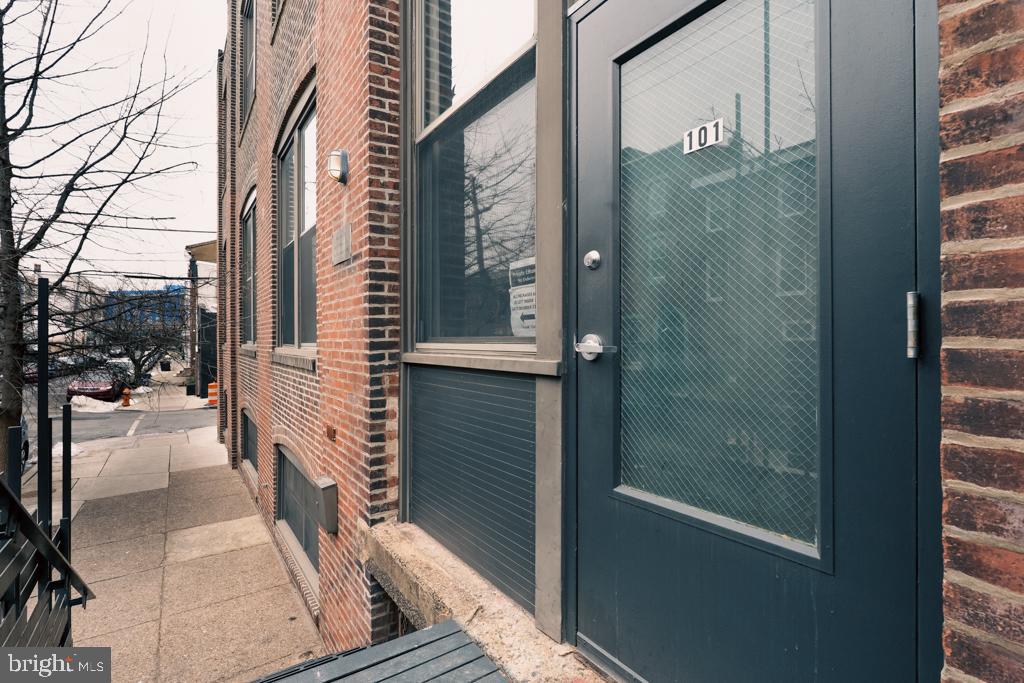 2042 AMBER STREET 46 101