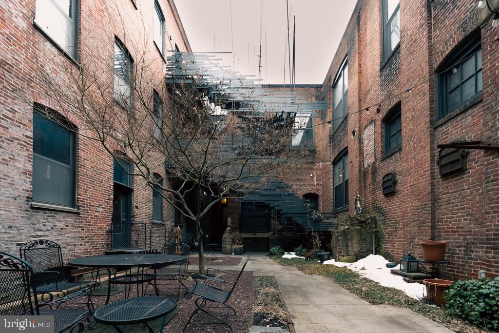 2042 AMBER STREET 46 101