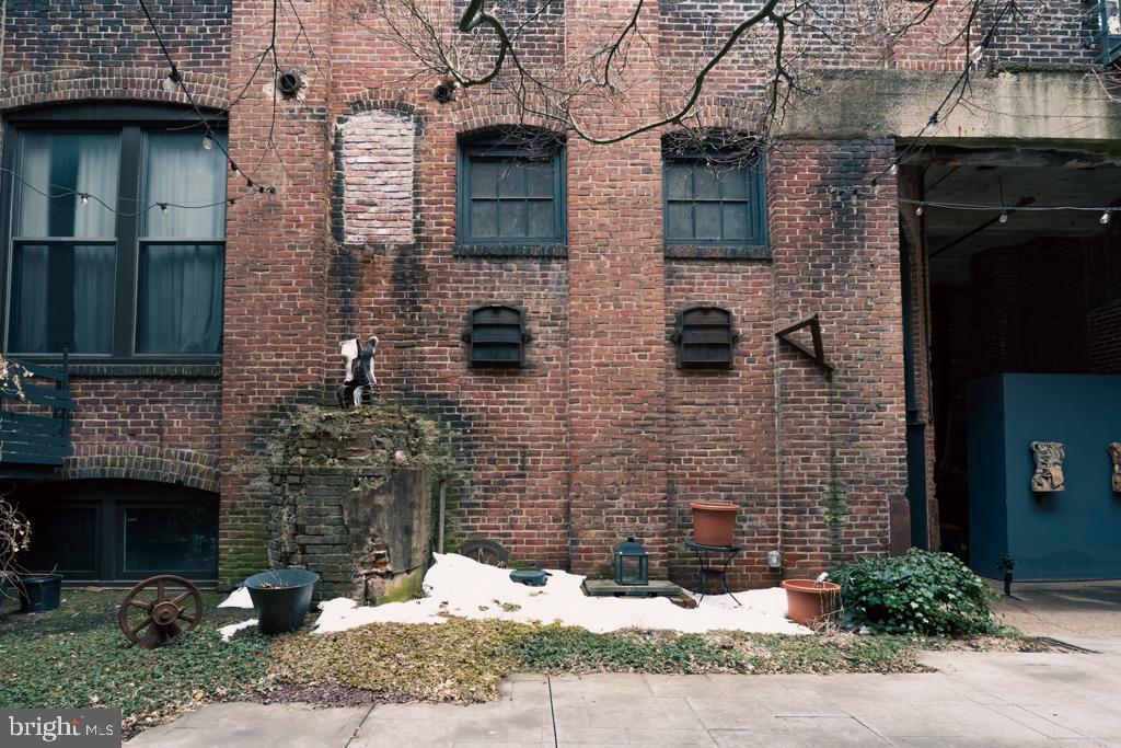 2042 AMBER STREET 46 101