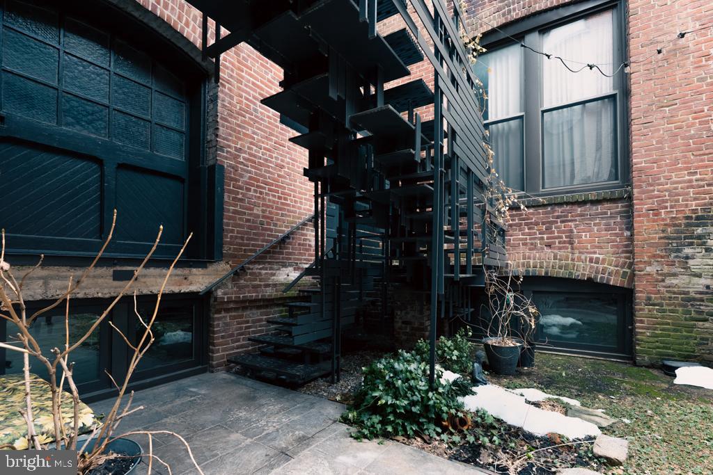 2042 AMBER STREET 46 101