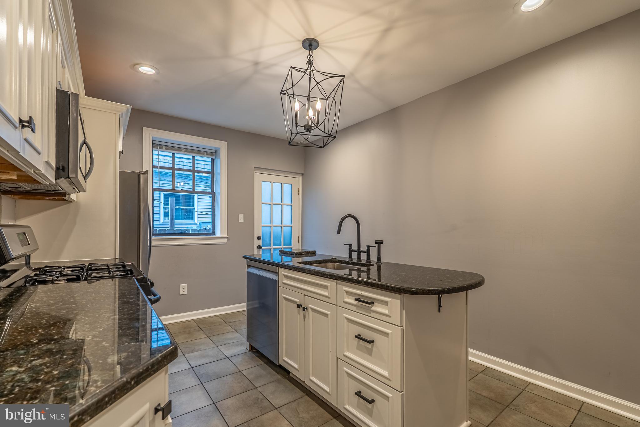 2523 S ROSEWOOD STREET