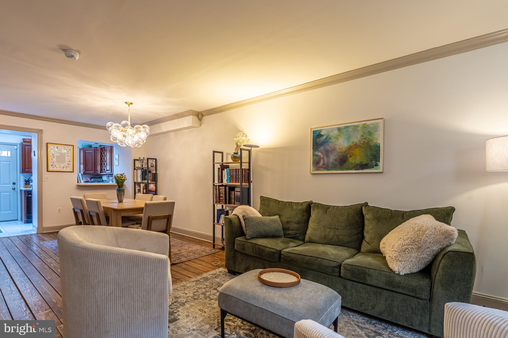 239 S QUINCE