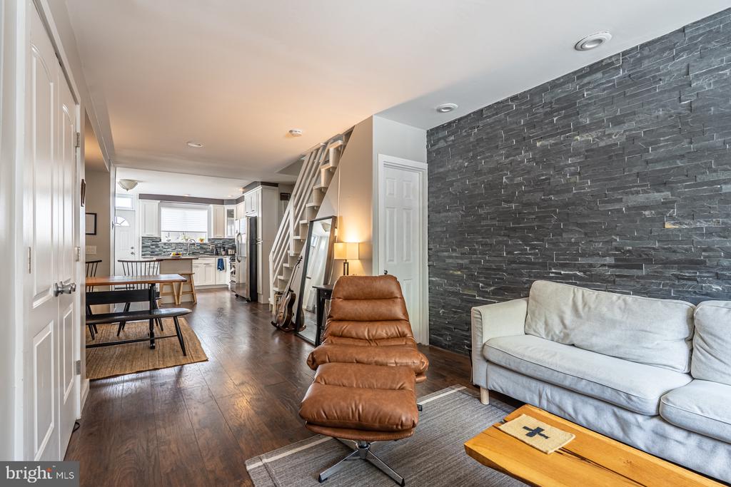 1152 S 7TH STREET