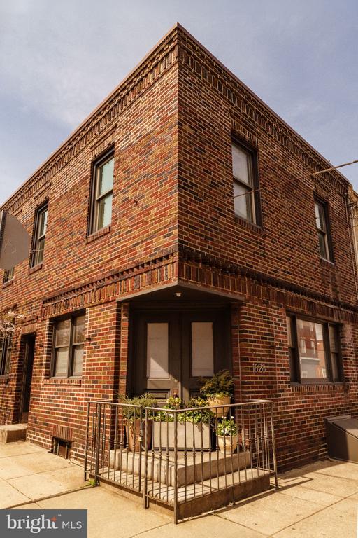 1828 S 9TH STREET
