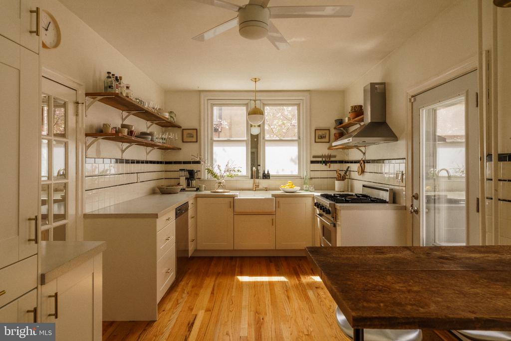 1828 S 9TH STREET