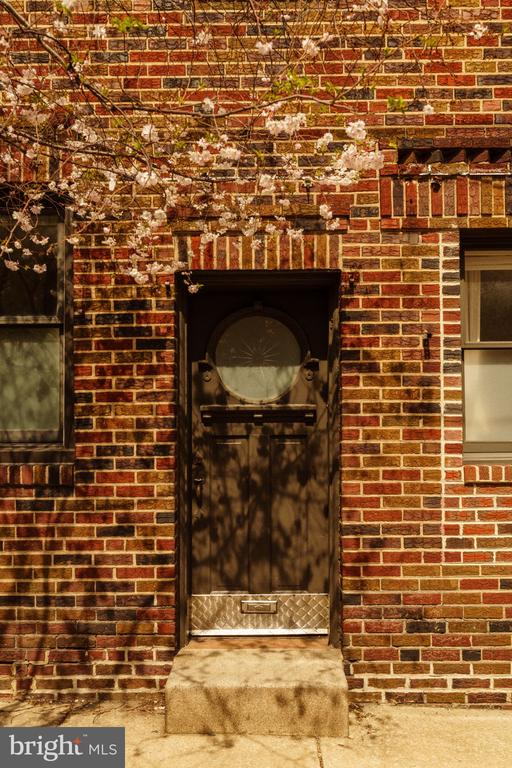 1828 S 9TH STREET