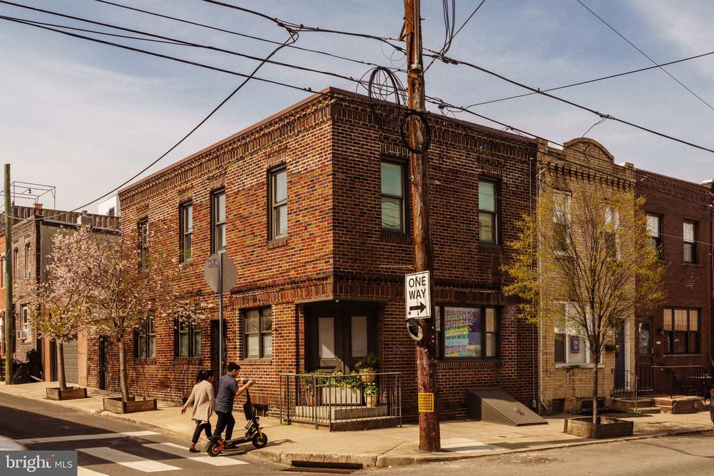1828 S 9TH STREET