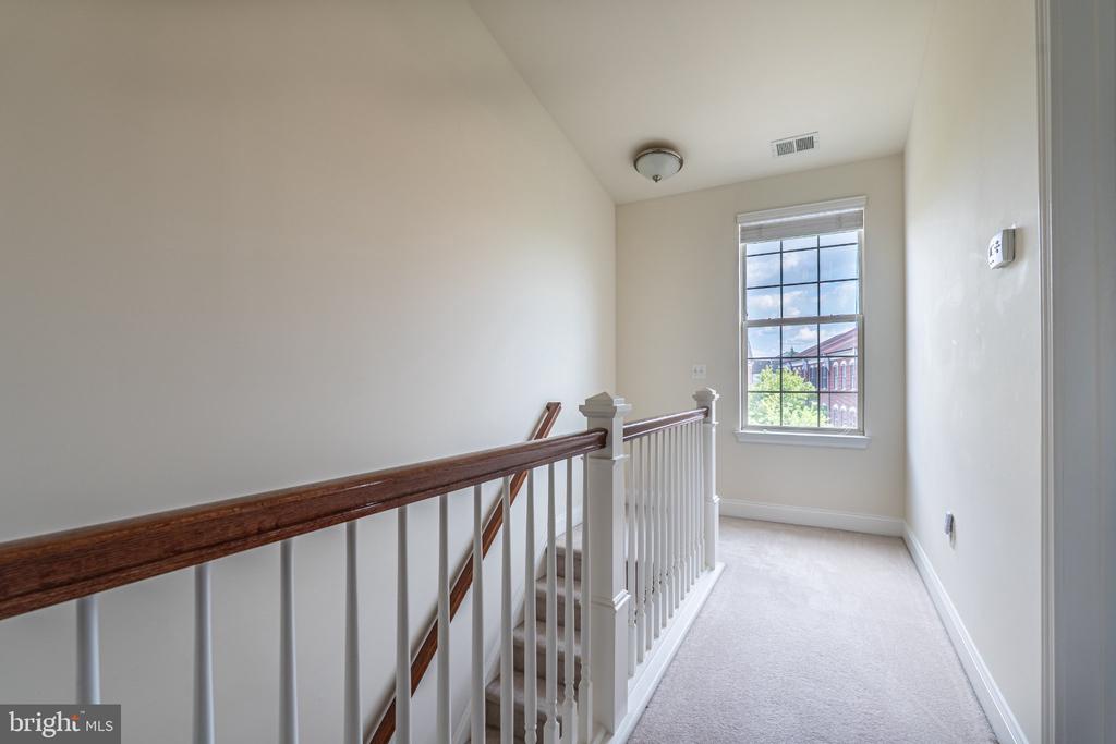 608 CAPTAINS WAY