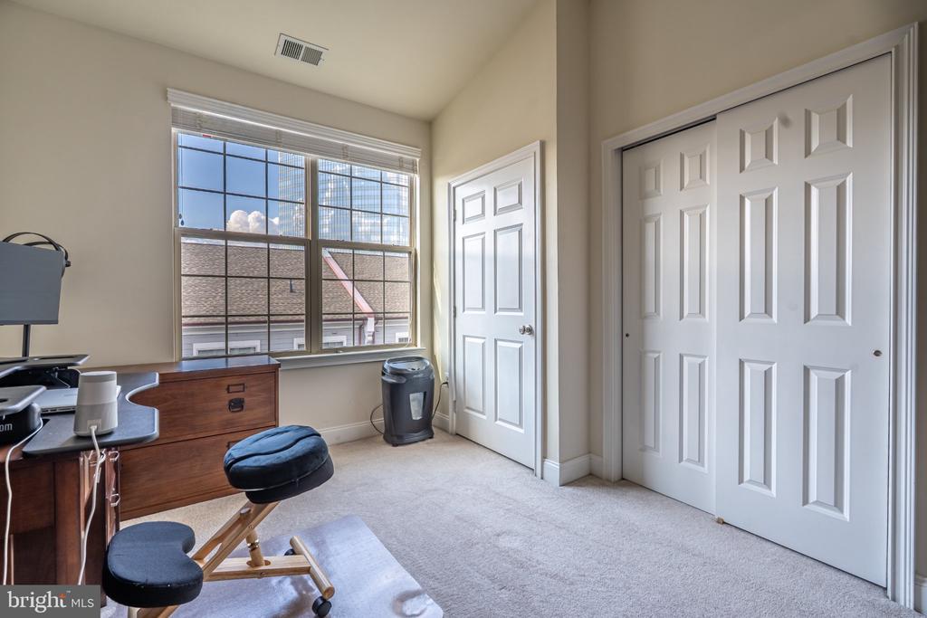 608 CAPTAINS WAY
