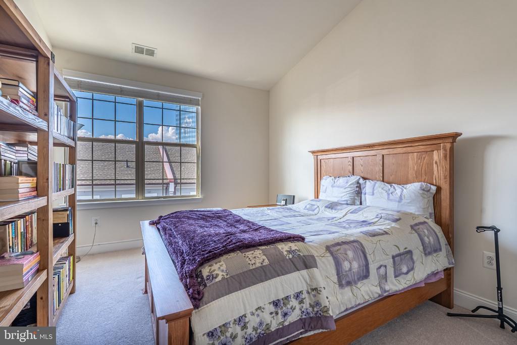 608 CAPTAINS WAY