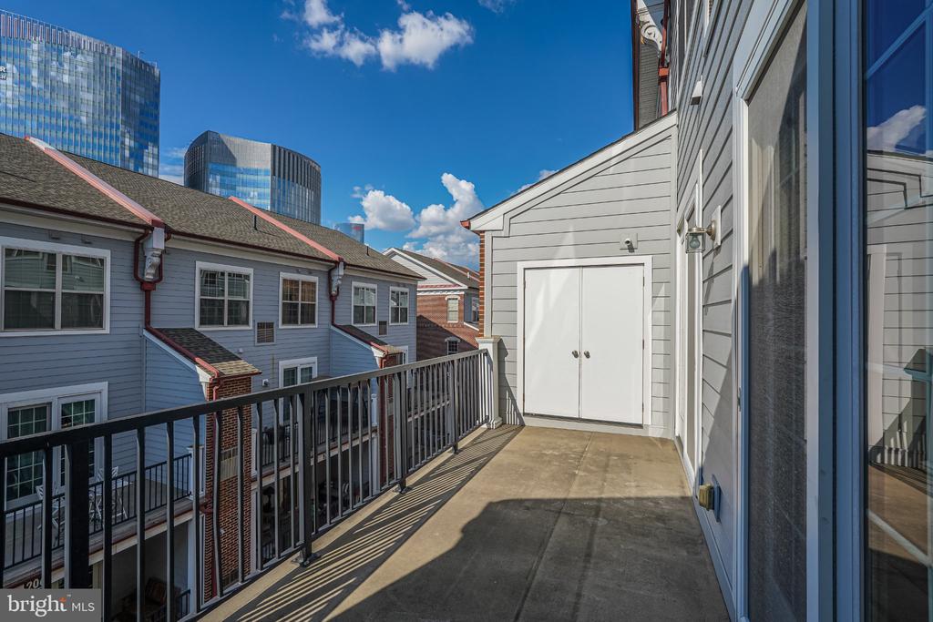 608 CAPTAINS WAY