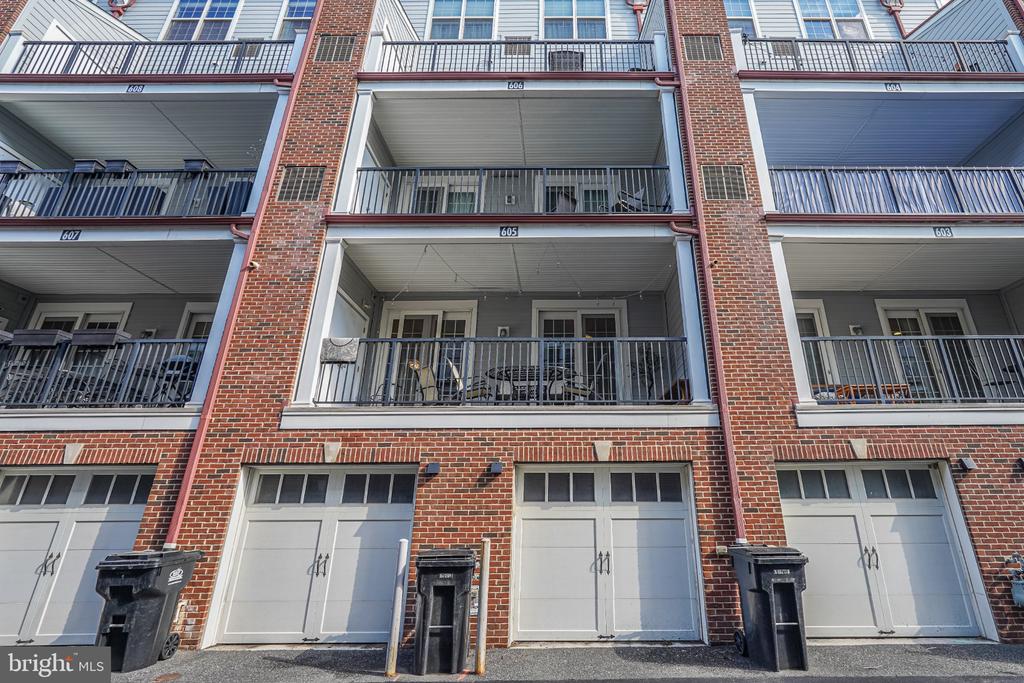 608 CAPTAINS WAY