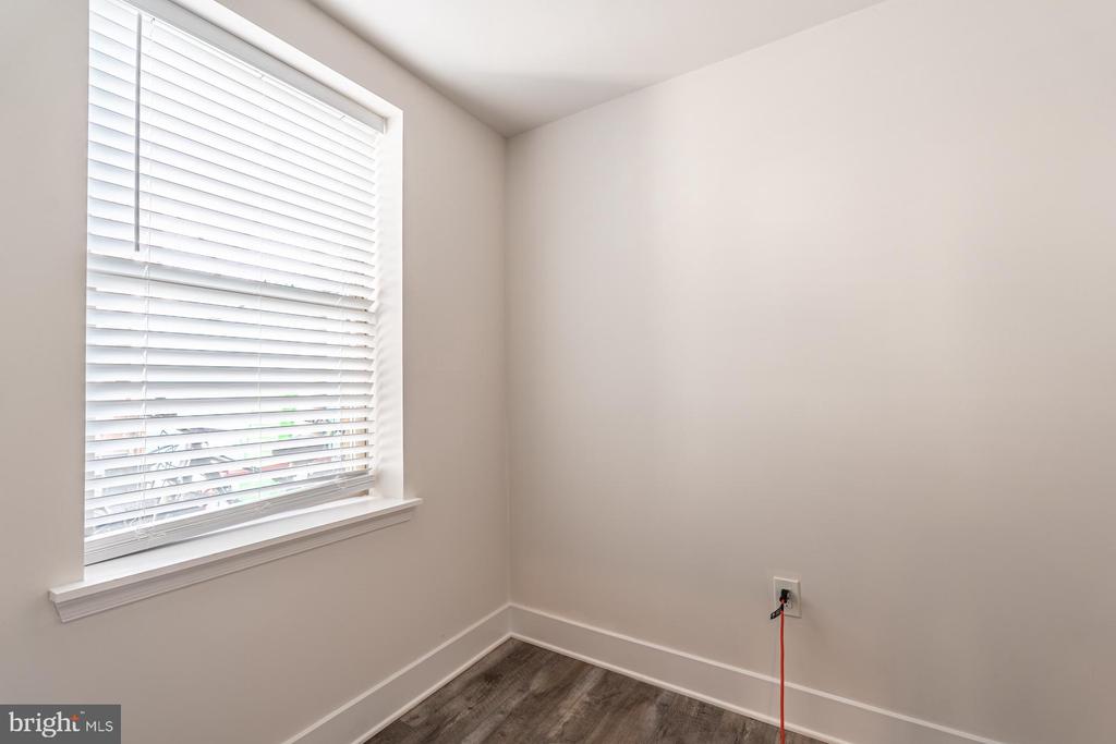 947 S 9TH STREET