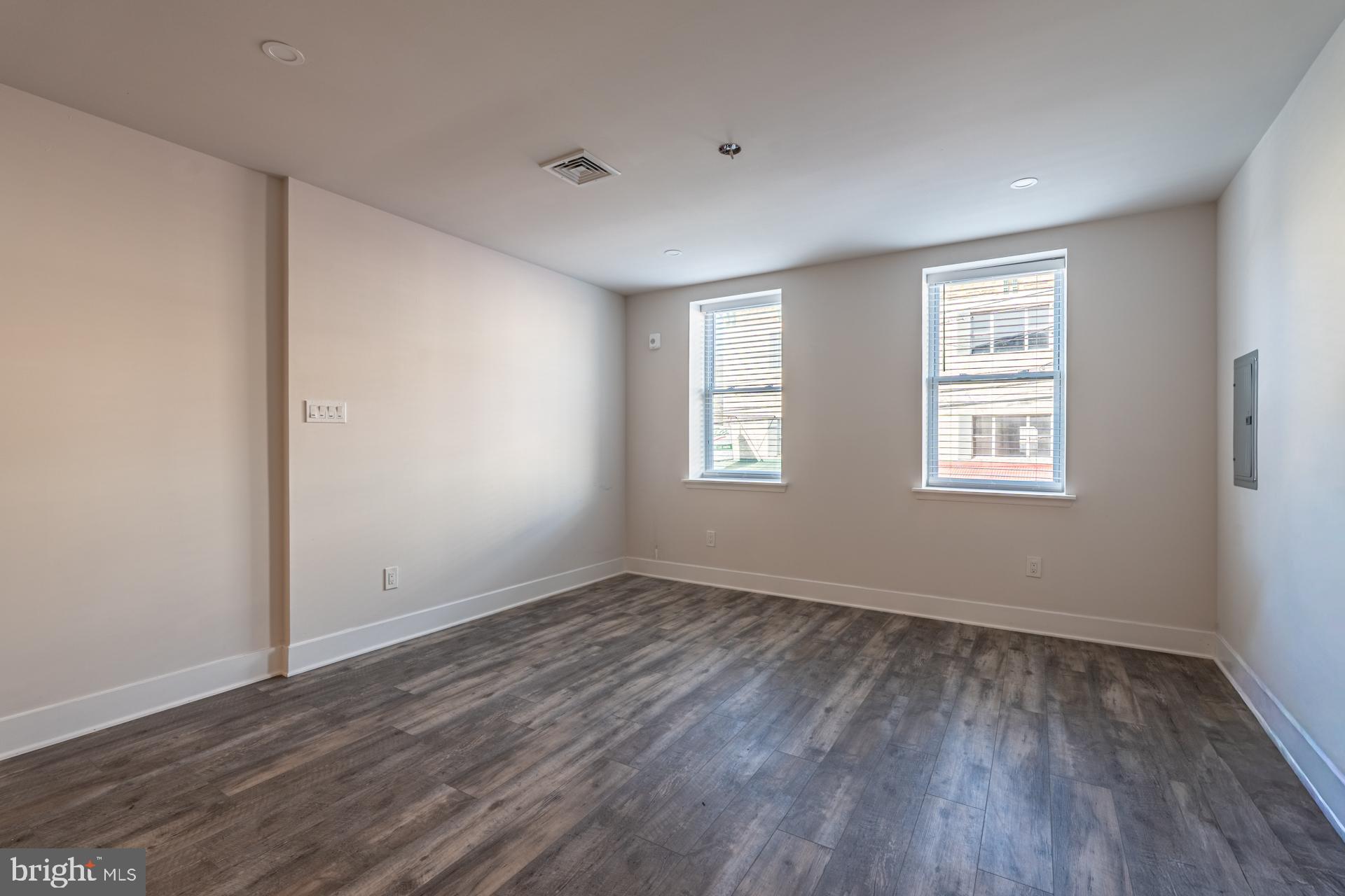 947 S 9TH STREET
