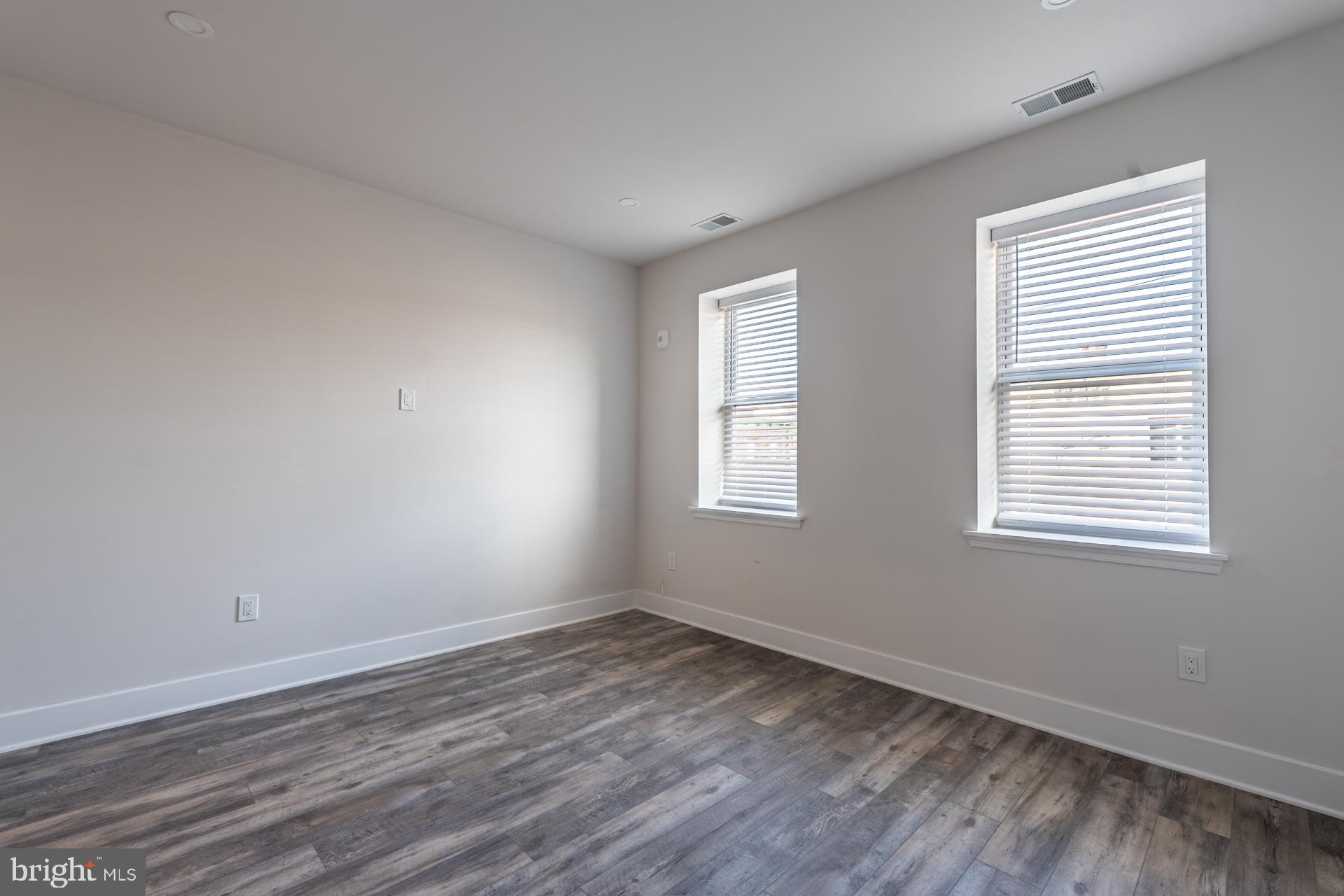 947 S 9TH STREET
