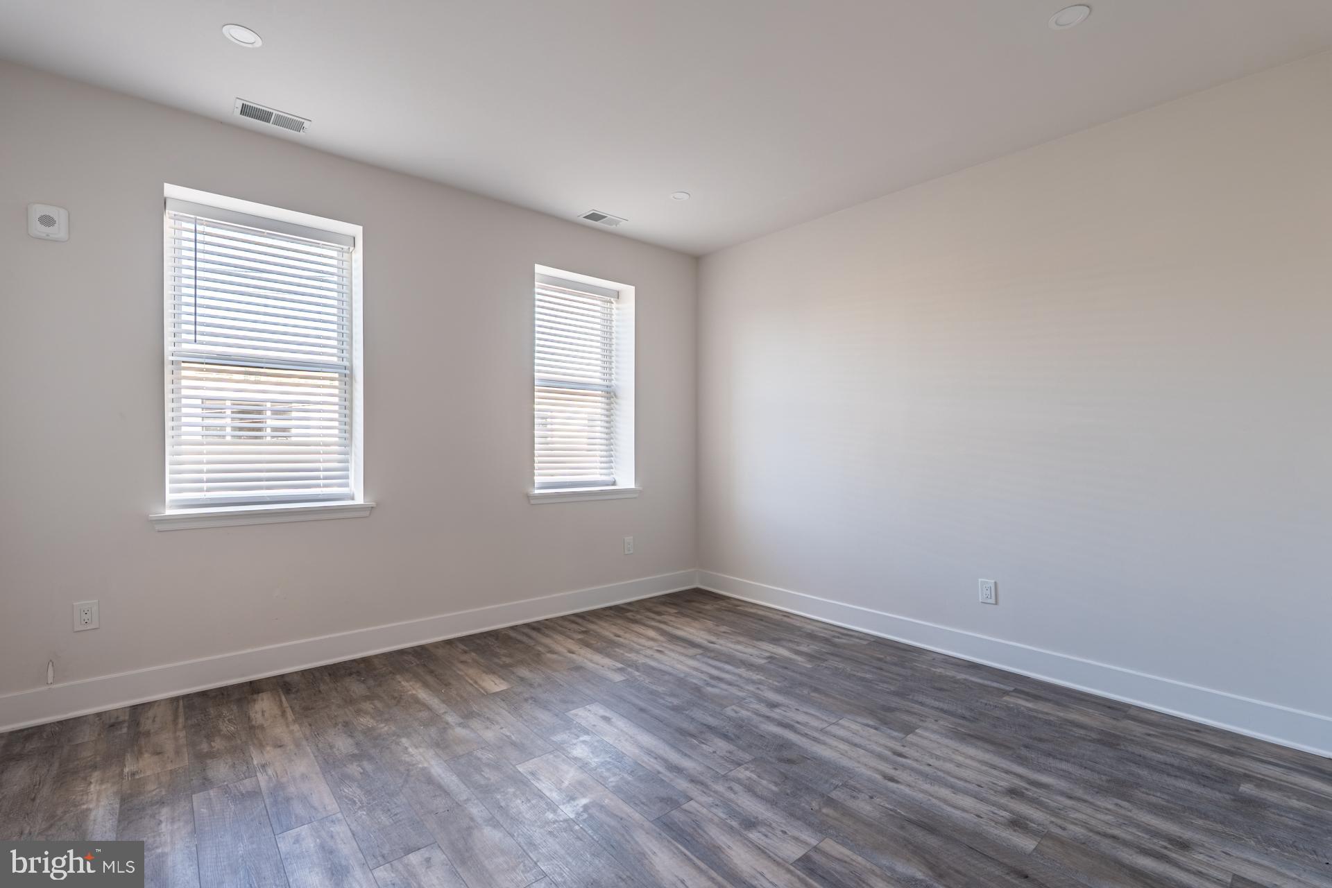 947 S 9TH STREET
