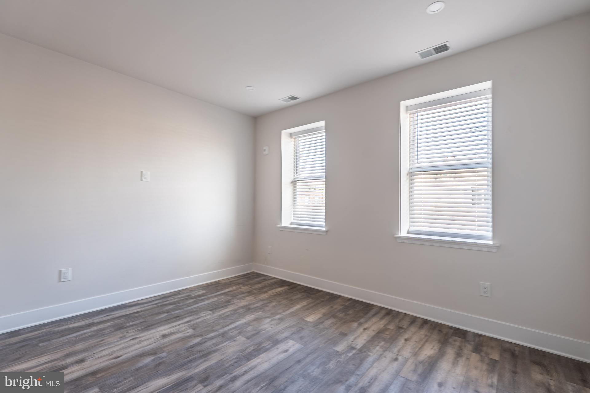 947 S 9TH STREET