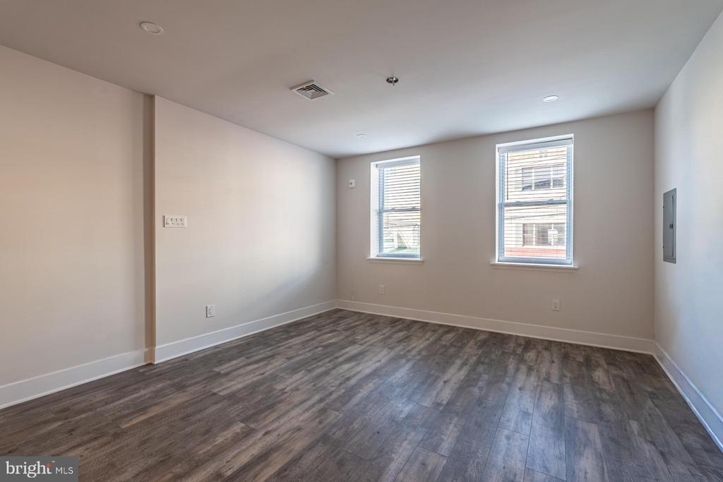 947 S 9TH STREET