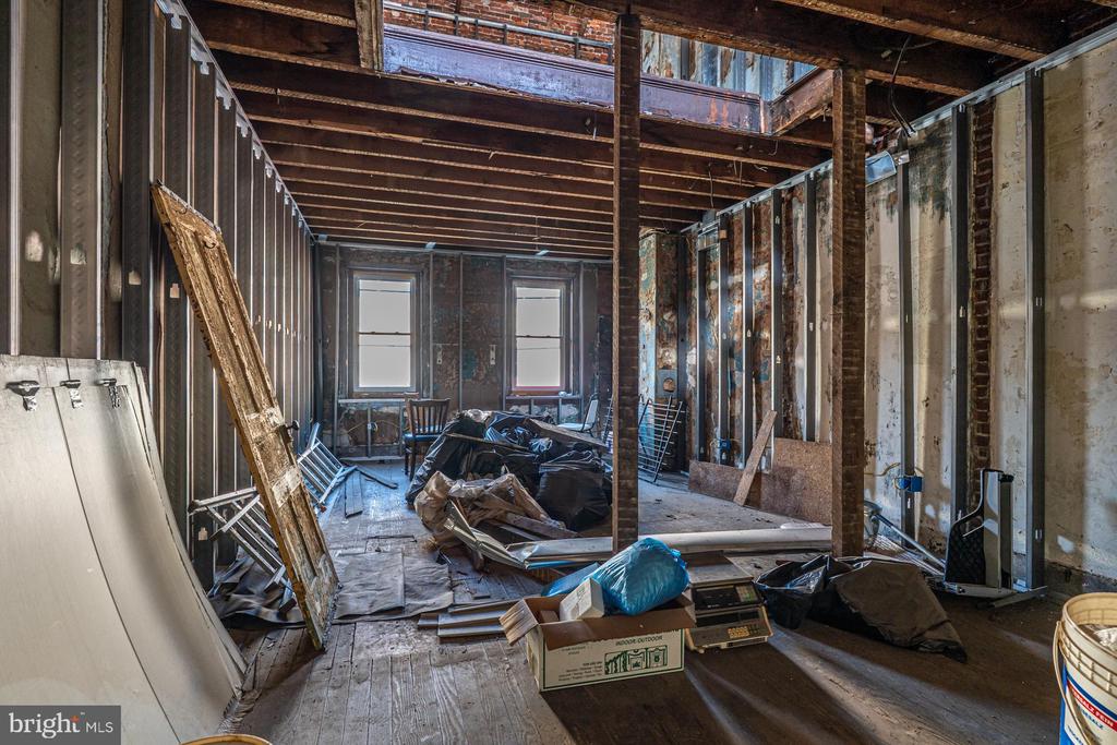 949 S 9TH STREET