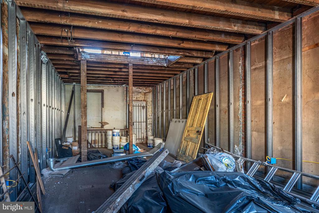 949 S 9TH STREET