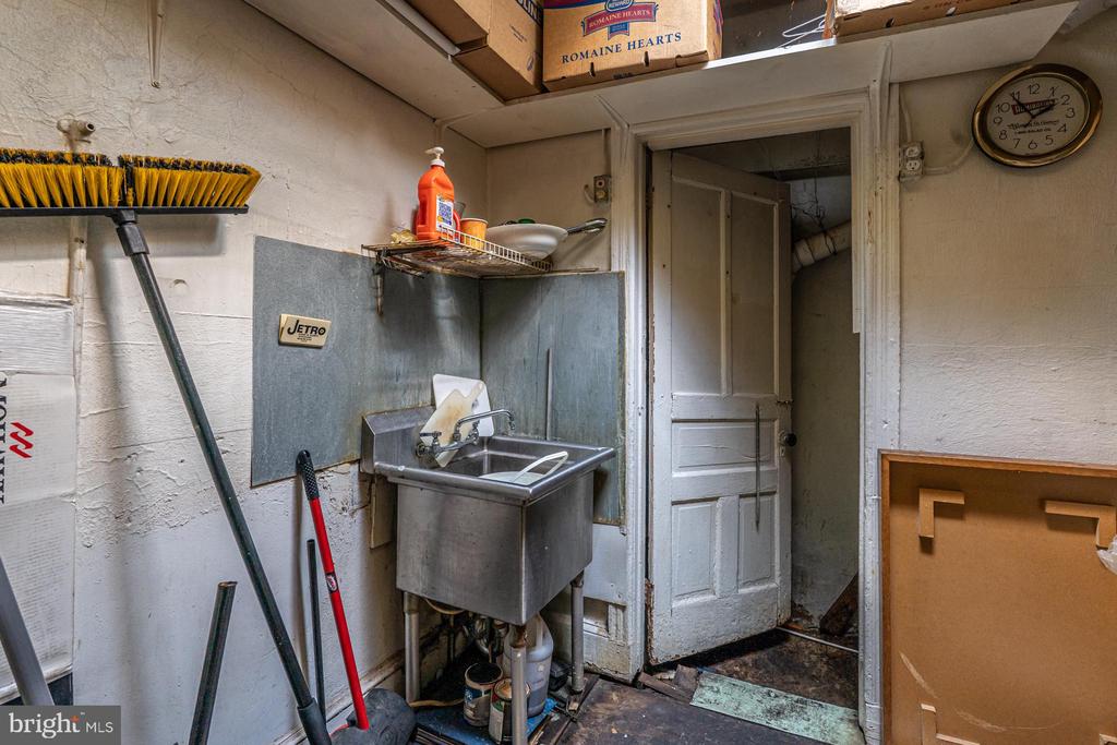 949 S 9TH STREET