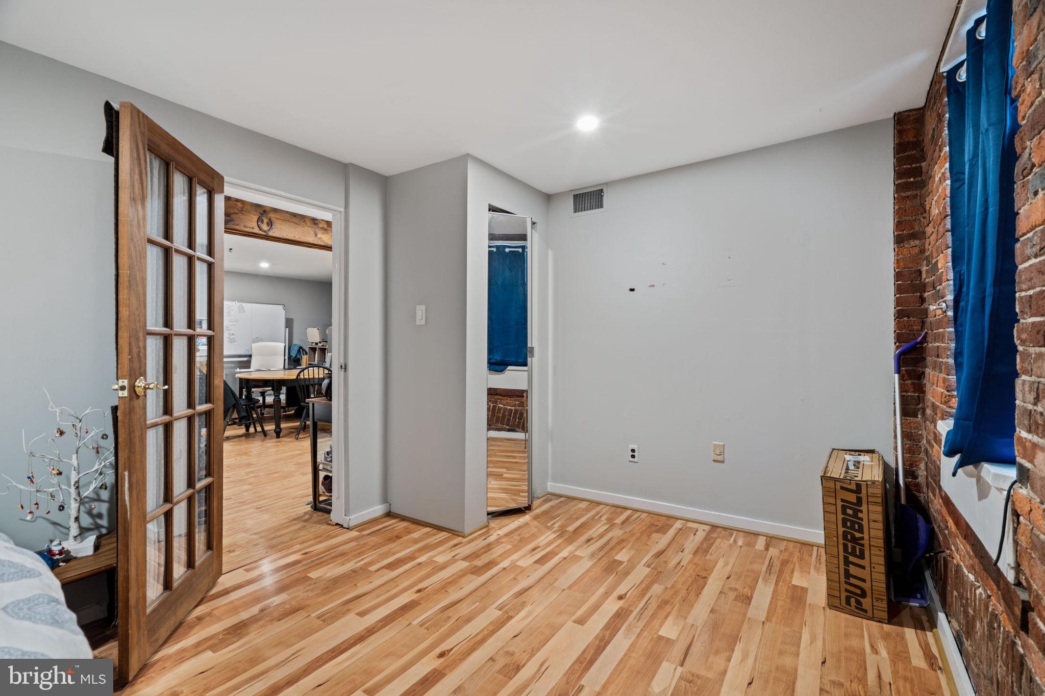 114 NAUDAIN STREET 18 A