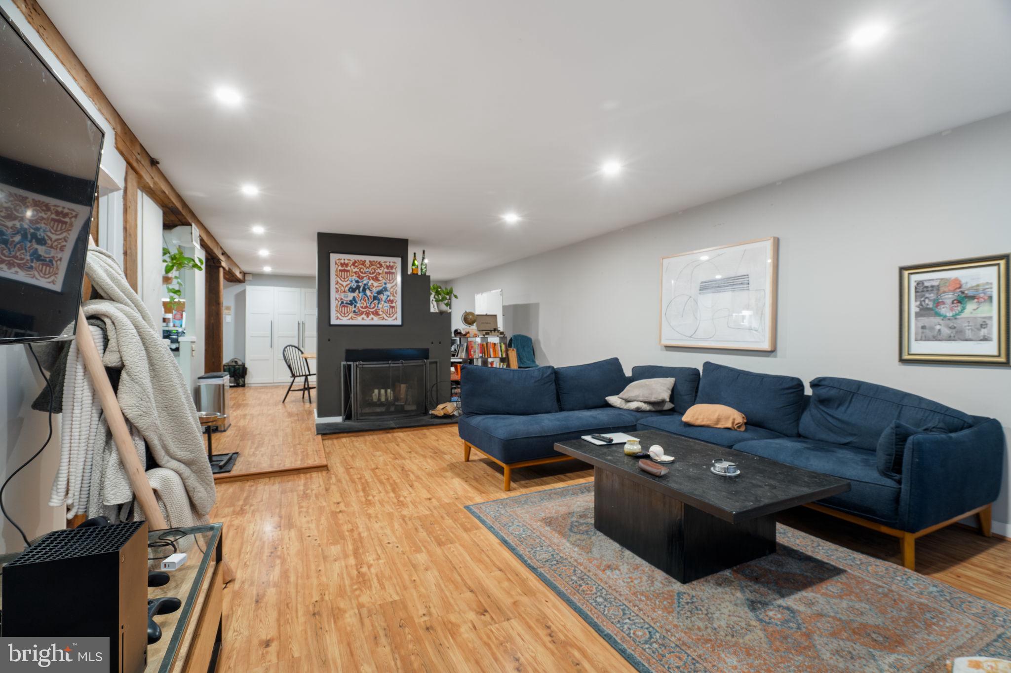 114 NAUDAIN STREET 18 A