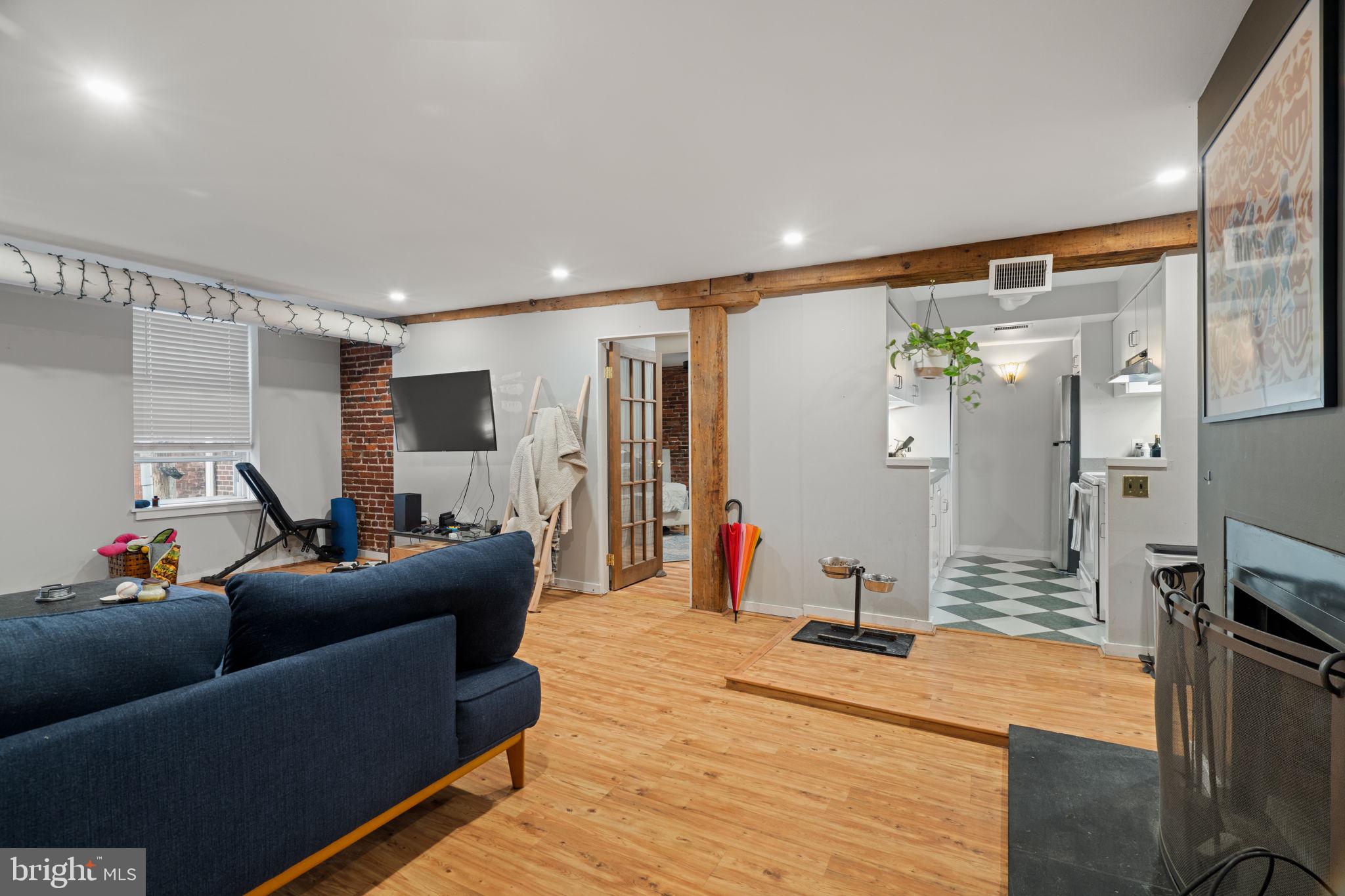 114 NAUDAIN STREET 18 A