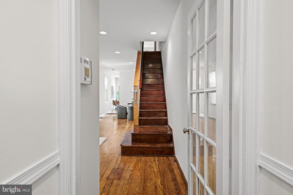 2424 LOMBARD STREET