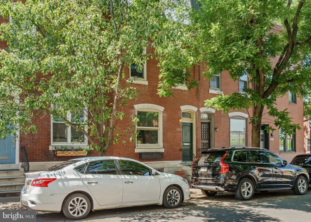 2424 LOMBARD STREET