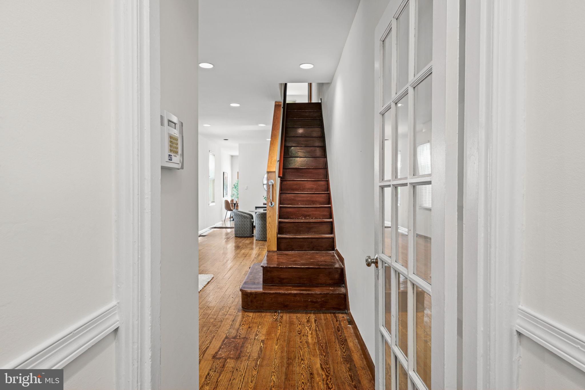 2424 LOMBARD STREET