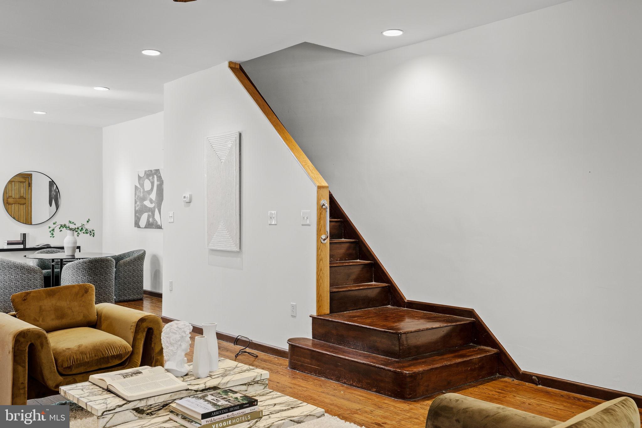 2424 LOMBARD STREET