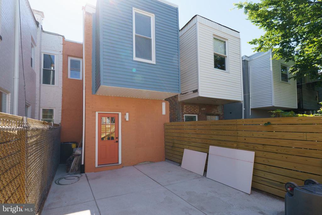 1926 S LAMBERT STREET